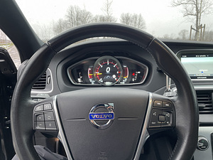 Volvo V40 Ocean Race Intelli Safe Pro 2.0 110kW (8 foto / 12)