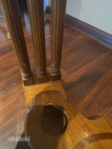 Антикварный столик из массива дерева (фото #9)