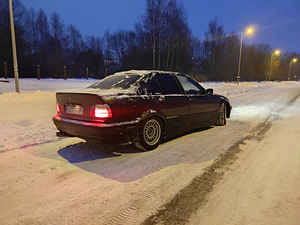 BMW E36 320i ручной (2 фото из 5)