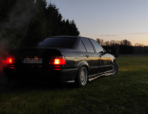 BMW E36 320i ручной (1 фото из 5)