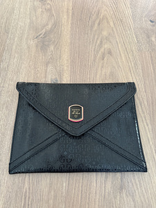 Оригинальный клатч Guess (1 фото из 4)