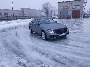 Mercedes-Benz E 220 D (7 foto / 15)