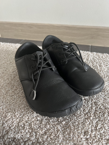 Freet nahast kingad /Freet nahast kingad barefoot
