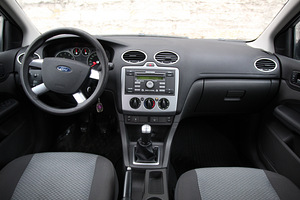 Ford Focus 1.6 74kW (4 foto / 9)