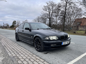 BMW 328i (1 фото из 10)