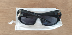 Müüa stiilsed Tommy Hilfiger brändi päikeseprillid (4 foto / 6)
