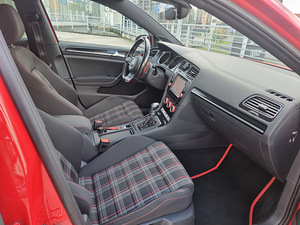 Volkswagen Golf GTI (11 foto / 15)