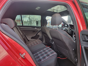 Volkswagen Golf GTI (12 foto / 15)