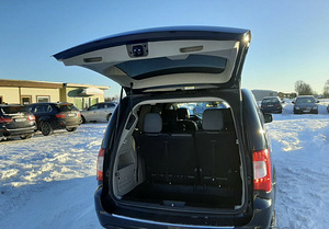 Lancia Voyager 2.8 R4 CRD 120kW (5 foto / 14)