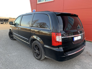 Lancia Voyager 2.8 R4 CRD 120kW (7 foto / 14)
