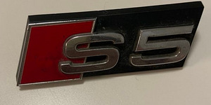 Audi S5 originaal iluvõre märk 2007-2012 varuosa 353736 (1 foto / 2)