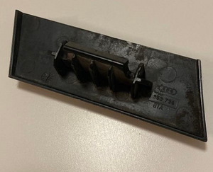 Audi S5 originaal iluvõre märk 2007-2012 varuosa 353736 (2 foto / 2)