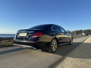 Mercedes-Benz E220 D 4Matic (2 foto / 7)