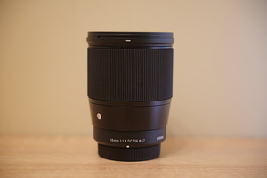 Sigma 16mm f/1.4 DC DN kaasaegne Micro Four (1 foto / 4)
