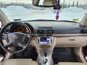 Toyota Avensis (4 foto / 9)