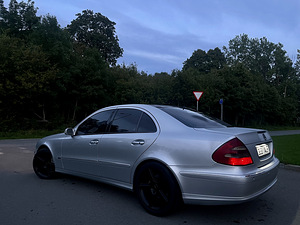 Mercedes-Benz E320CDI 165KW !!! (4 foto / 11)