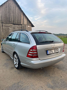 Mercedes Benz 2005 Sport Edition 165kw (6 foto / 10)