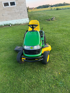 Murutraktor John Deere X140 (2 foto / 4)