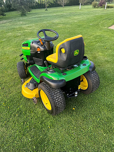 Murutraktor John Deere X140 (3 foto / 4)