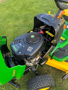 Murutraktor John Deere X140 (4 foto / 4)