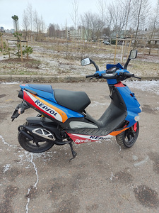 Aprilia sr 50 (2 foto / 6)