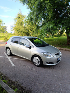 Toyota Auris (2 фото из 5)