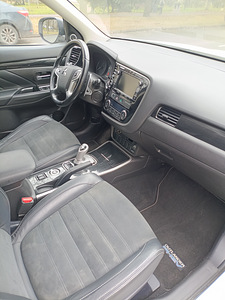 Mitsubishi Outlander (6 фото из 9)