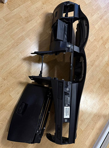 Armatuurlaud BMW e60/61 must (1 foto / 2)