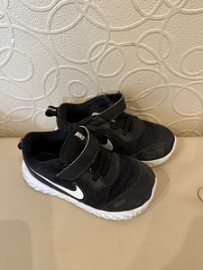 Nike tossud s.27 (1 foto / 2)