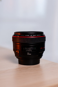 Canon EF 50mm f/1.2 L USM (1 foto / 4)
