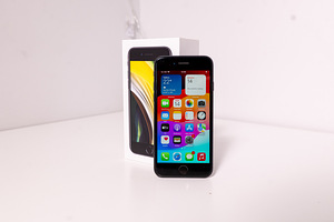 Müüa iPhone SE 2020 64 GB heas seisukorras (1 foto / 5)