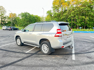Toyota Land Cruser 150 (2 foto / 2)