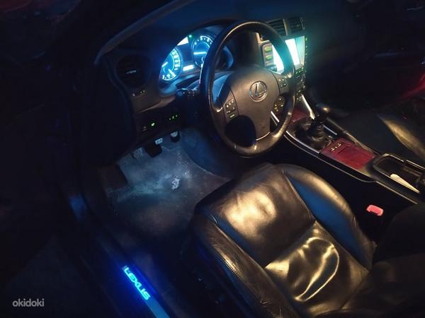 Lexus IS220D (foto #9)