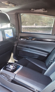 BMW 740 (2 фото из 14)