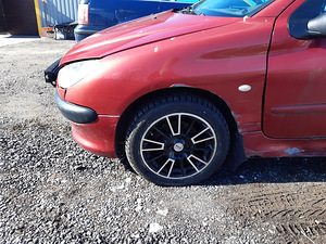 2002 PEUGEOT 206 1.1 (4 foto / 8)