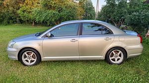 Toyota Avensis (4 foto / 11)