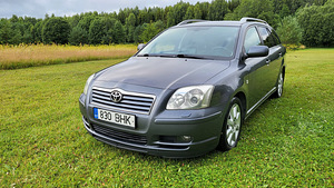 Toyota Avensis Executive (1 foto / 12)