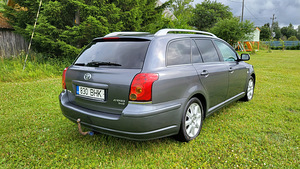 Toyota Avensis Executive (3 foto / 12)
