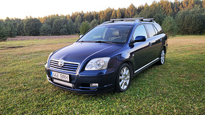 Toyota Avensis Executive (7 foto / 15)