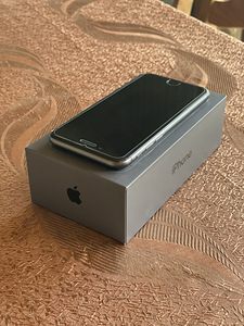 iPhone 8 space grey 64gb (1 foto / 4)