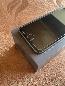 iPhone 8 space grey 64gb (4 foto / 4)