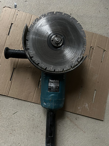 Электрическая угловая шлифовальная машина Makita GA9020, 230 мм, 2200 Вт (1 фото из 3)