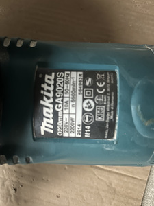 Электрическая угловая шлифовальная машина Makita GA9020, 230 мм, 2200 Вт (3 фото из 3)