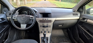 Opel Astra GTC (5 foto / 6)