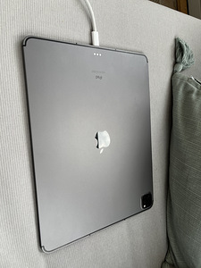 Apple iPad Pro 12.9" M1 5th Gen 256gb, Wifi + 5G (2 foto / 4)