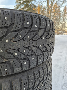 Nokian Hakkapeliitta 9 SUV 235/55/R18 (2 foto / 3)
