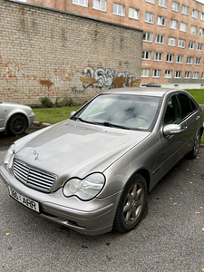 Mercedes-Benz c180 Kompressor (1 foto / 14)