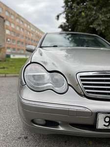 Mercedes-Benz c180 Kompressor (7 foto / 14)