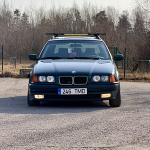 BMW 320i Touring (1 foto / 10)