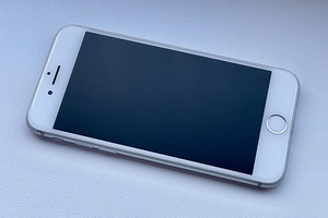 iPhone 8 64 GB Silver (5 foto / 6)
